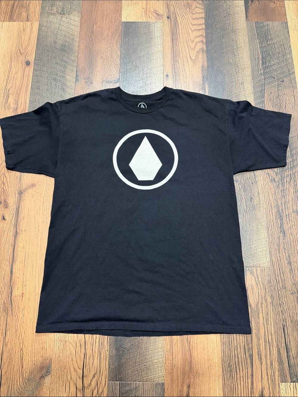 Volcom Black Short-Sleeve Tee with White Geometric Logo Mens XL